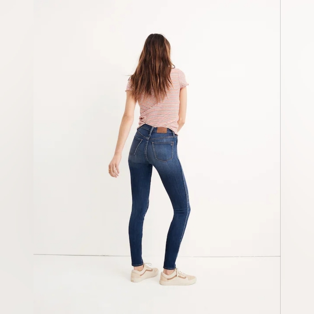 Madewell 10" High-Rise Skinny Jeans in Brockton Wash Frayed Hem - Size 26